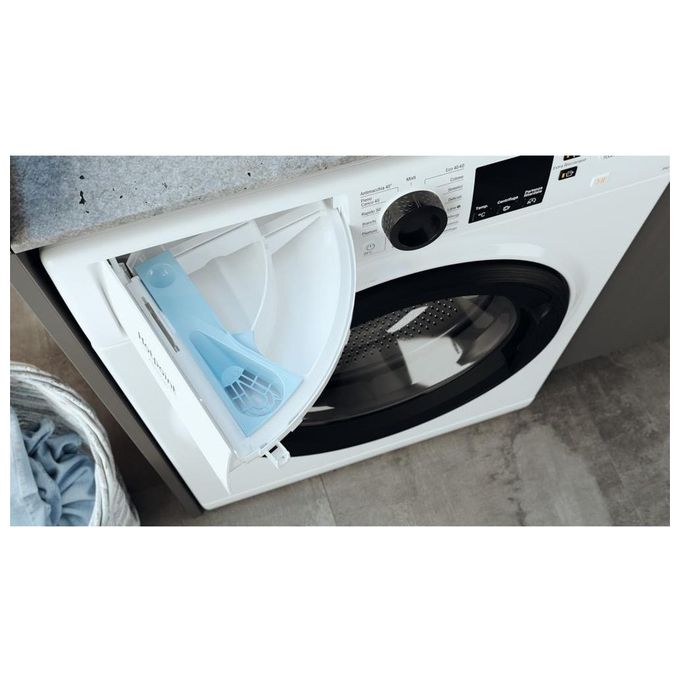 Hotpoint NF825WK IT Lavatrice carica frontale 8 Kg Classe B Profondita' 60 cm Centrifuga 1200 giri Funzione Vapore Motore Inverter