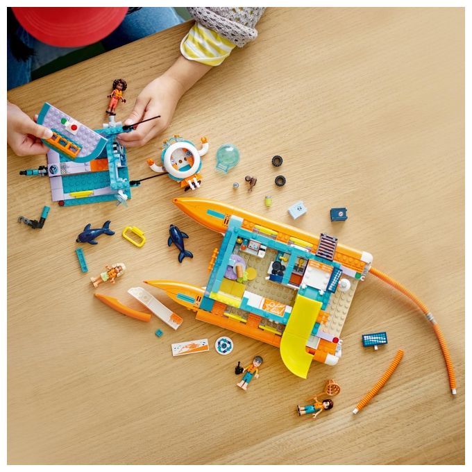 LEGO Friends 41734 Catamarano di Salvataggio, Barca Giocattolo con Animali e Sottomarino, Set Educativo, Regalo per Bambini 7+