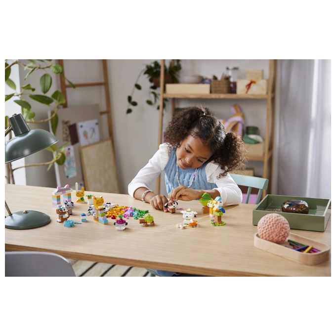 LEGO Classic 11034 Animali Domestici Creativi, Giocattolo per Bambini di 5+ Anni per Costruire Cane, Gatto e Altri Animali