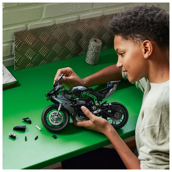 LEGO Technic 42170 Motocicletta Kawasaki Ninja H2R, Giochi per Bambini 10+, Modellino di Moto Giocattolo in Scala da Costruire