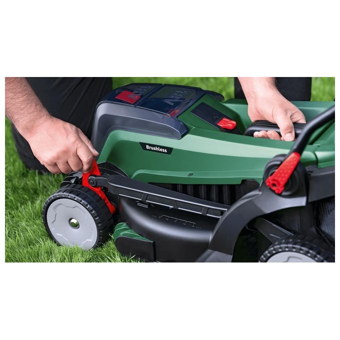 Bosch UniversalRotak 18V-37-550 Taglia Erba a batteria