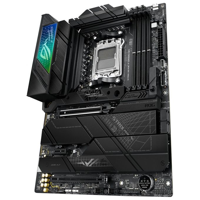 ASUS ROG Strix X670E-F Gaming WiFi, Scheda Madre Gaming ATX, AMD AM5, DDR5, PCI 5.0, Intel 2.5Gb Ethernet, WiFi 6E (802.11ax), ROG SupremeFX 7.1 Surround, 4xM.2, 4xSATA 6GB-s, Aura Sync RGB, Nero