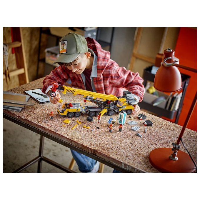 LEGO City Gru da Cantiere Mobile Gialla Giochi Creativi per Bambini e Bambine da 9 Anni con Veicolo Giocattolo da Cantiere con Funzioni Realistiche e 4 Minifigure Idea Regalo Divertente 60409