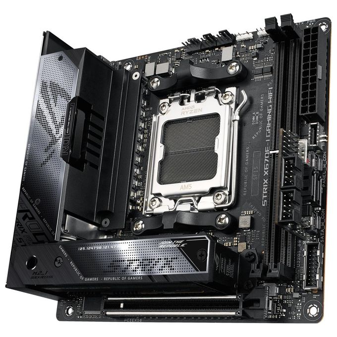 ASUS ROG STRIX X670E-I Scheda Madre Gaming mini ITX AM5 DDR5 Wi-Fi 6E PCIe 5.0