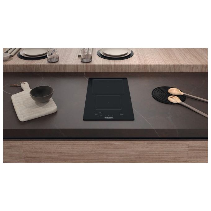 Hotpoint HQ 0930S NE Piano Cottura ad Induzione 2 Zone Comandi centrali a sfioramento 9 Livelli di potenza MyMenu 29 cm Nero