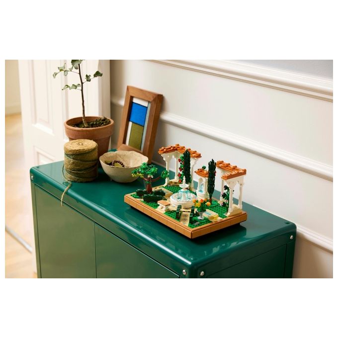 LEGO Icons 10359 - Giardino con Fontana, Set da Costruzione Decorativo 1302 Pezzi, Fontana a 2 Livelli, Pergolati Fioriti, Moduli Personalizzabili, Eta' 18+