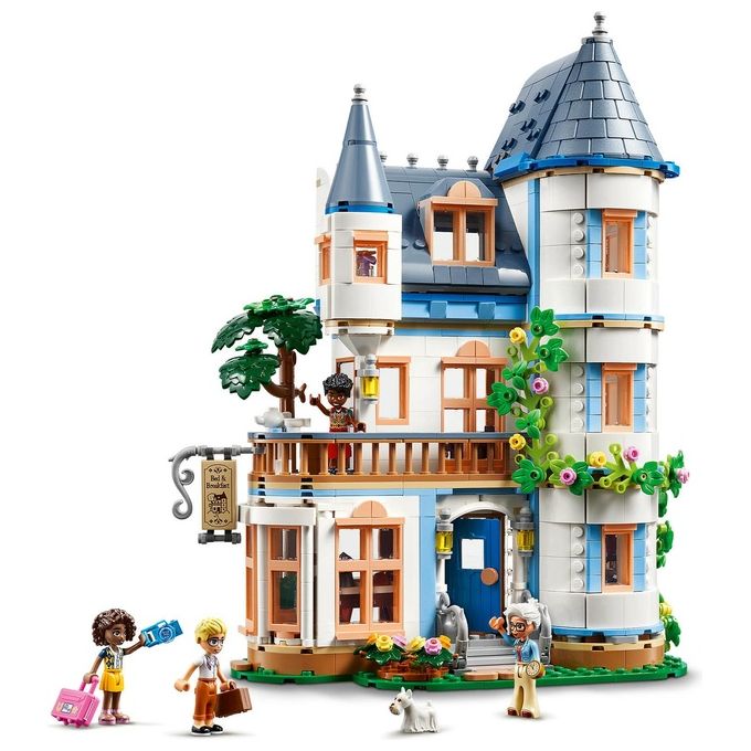 LEGO Friends Bed And Breakfast al Castello Giochi per lo Sviluppo Sociale per Bambine e Bambini da 12 Anni Hotel Giocattolo da Costruire Albergo a 3 Paini con 4 Personaggi Cane e Accessori 42638