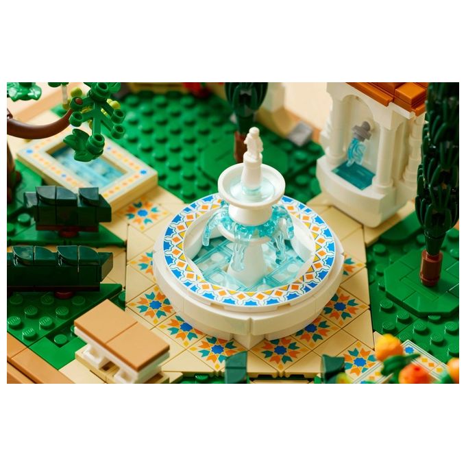 LEGO Icons 10359 - Giardino con Fontana, Set da Costruzione Decorativo 1302 Pezzi, Fontana a 2 Livelli, Pergolati Fioriti, Moduli Personalizzabili, Eta' 18+