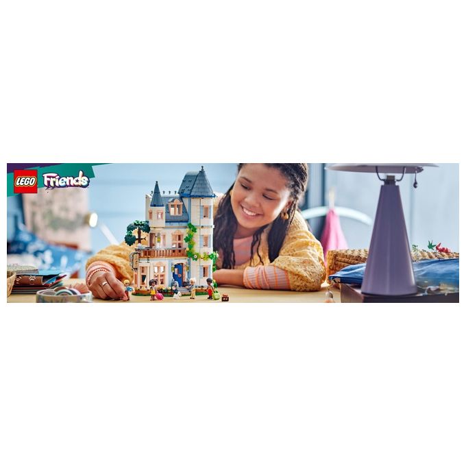 LEGO Friends Bed And Breakfast al Castello Giochi per lo Sviluppo Sociale per Bambine e Bambini da 12 Anni Hotel Giocattolo da Costruire Albergo a 3 Paini con 4 Personaggi Cane e Accessori 42638