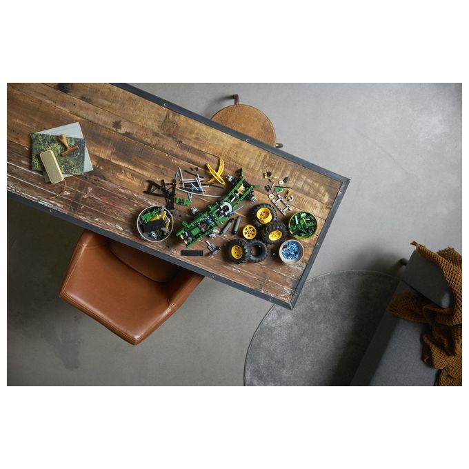 LEGO Technic 42157 Trattore John Deere 948L-II, Modellino da Costruire di Veicolo Giocattolo con Funzioni Pneumatiche e 4WD