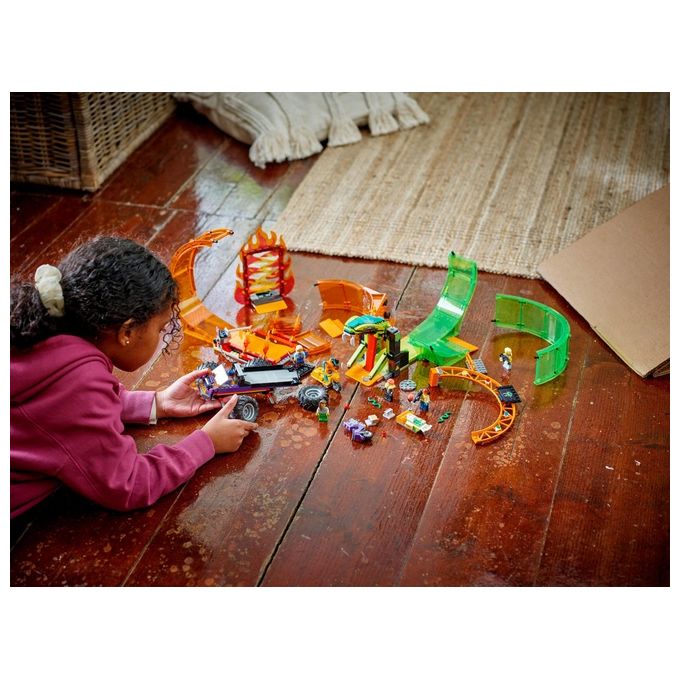 LEGO 60339 Arena delle acrobazie Set da costruzione 598 pezzi 7 minifigure colore Multicolore