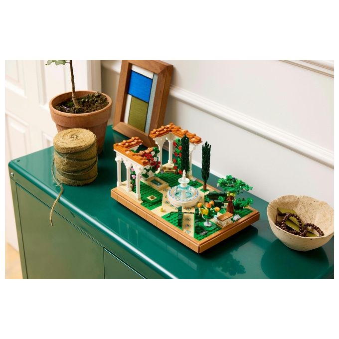 LEGO Icons 10359 - Giardino con Fontana, Set da Costruzione Decorativo 1302 Pezzi, Fontana a 2 Livelli, Pergolati Fioriti, Moduli Personalizzabili, Eta' 18+