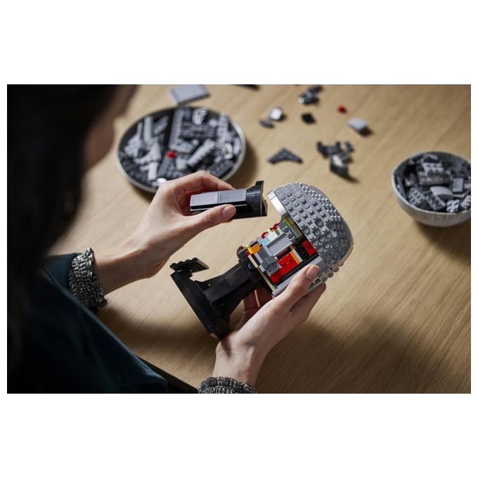 LEGO Star Wars 75328 Casco del Mandaloriano, Elmo da Collezione, Regalo per Adulti da Esposizione di Guerre Stellari