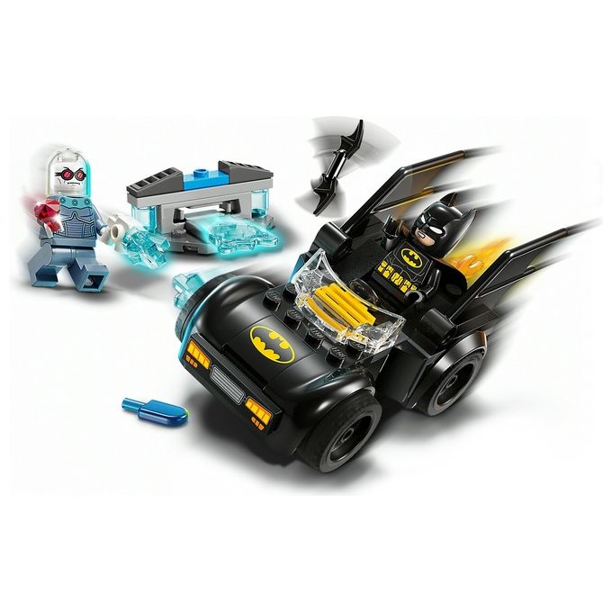 LEGO DC Batman e Batmobile Contro Mr. Freeze - Macchina Giocattolo del Supereroe con 2 Minifigure Accessori e Starter Brick per l'Auto Giochi per Bambini e Bambine da 4 Anni in su Idea Regalo 76301