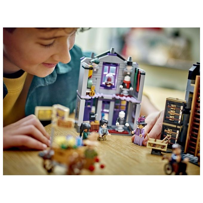 LEGO Harry Potter Olivander e Madama McClan: Abiti per Tutte le Occasioni 2 Modelli di Negozi Giocattolo da Costruire con 6 Minifigure Giochi Creativi per Bambini da 8 Anni da Collezione 76439
