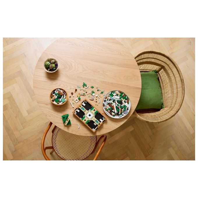 LEGO Icons 10359 - Giardino con Fontana, Set da Costruzione Decorativo 1302 Pezzi, Fontana a 2 Livelli, Pergolati Fioriti, Moduli Personalizzabili, Eta' 18+