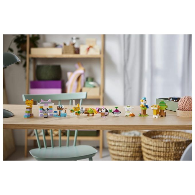 LEGO Classic 11034 Animali Domestici Creativi, Giocattolo per Bambini di 5+ Anni per Costruire Cane, Gatto e Altri Animali