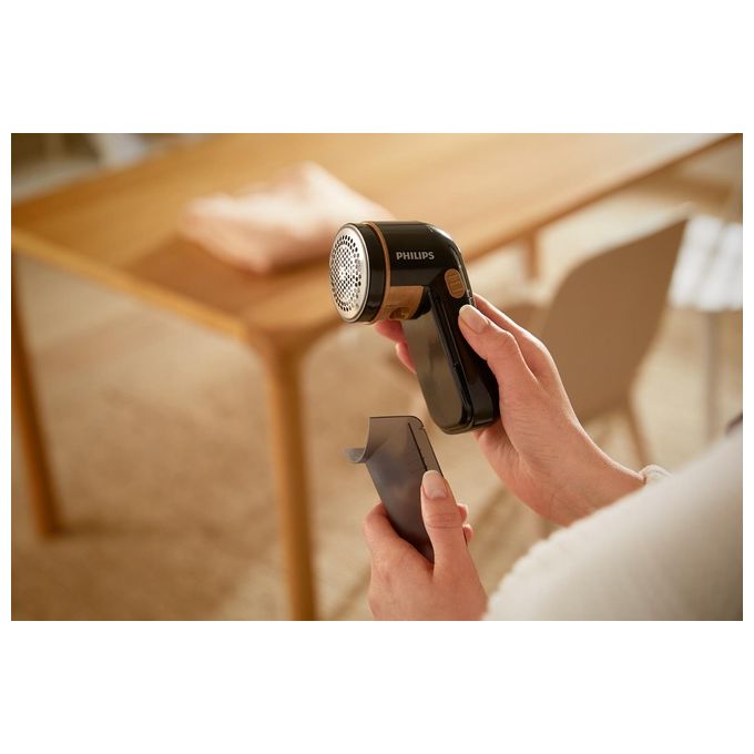 Philips GC026-80 – Levapelucchi a batterie, lama rotante ampia, funzioni: regolazione altezza, contenitore pelucchi rimovibile, spazzolina pulizia, colore nero