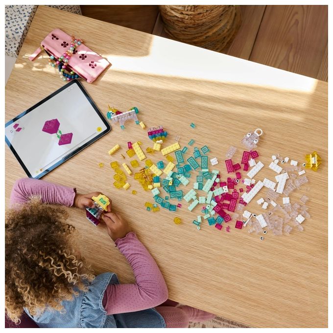 LEGO Classic Scatola Magica Trasparente - Mattoncini Colorati e Clip Portachiavi - Crea Unicorni Giocattolo Draghi Uccelli e altre Figure Kit Arti e Mestieri per Bambine e Bambini da 5 Anni - 11040
