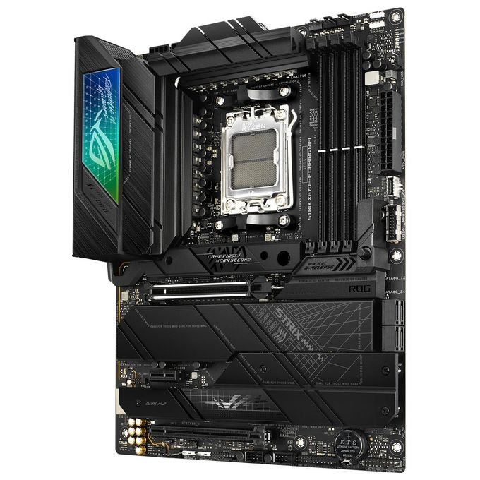 ASUS ROG Strix X670E-F Gaming WiFi, Scheda Madre Gaming ATX, AMD AM5, DDR5, PCI 5.0, Intel 2.5Gb Ethernet, WiFi 6E (802.11ax), ROG SupremeFX 7.1 Surround, 4xM.2, 4xSATA 6GB-s, Aura Sync RGB, Nero