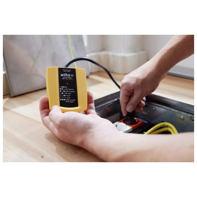 Wiha Tester per Prese 230 V Ac Cat II con 2 Batterie AAA con Cavo Flessibile Indicatore Led