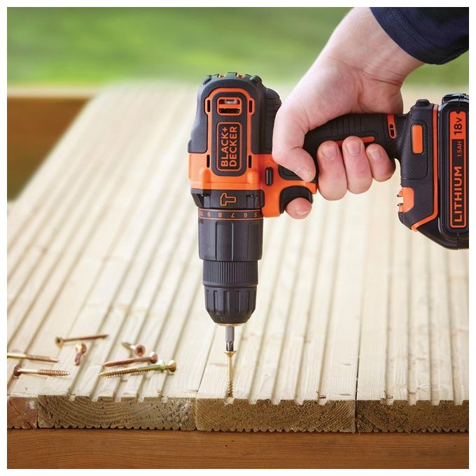 Black+Decker Trapano-Avvitatore a Percussione con Doppia Batteria 18V Litio 1.5Ah in Valigetta