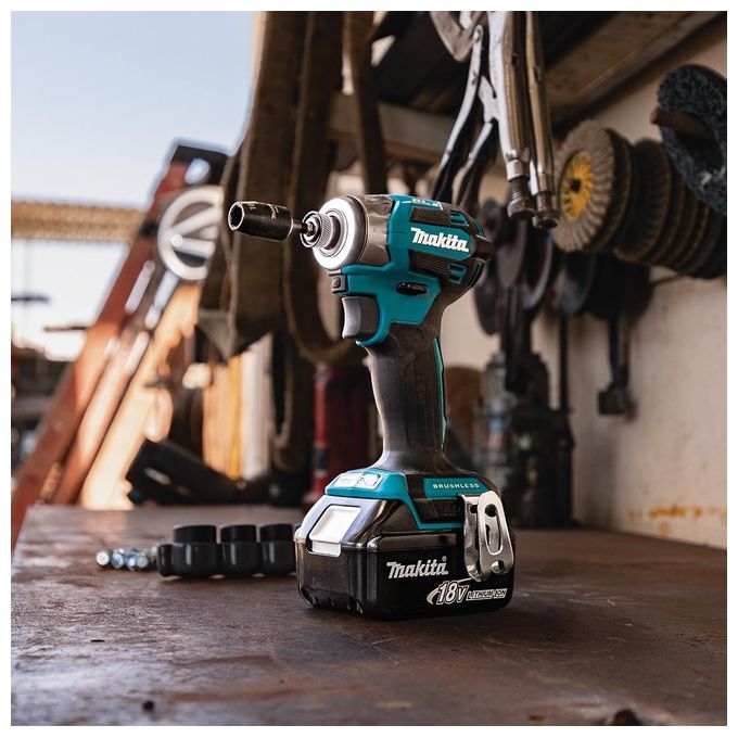Makita DTD173Z Avvitatore a Percussione Brushless 18V Lunghezza 114 mm Motore Brushless 180 Nm colore Nero