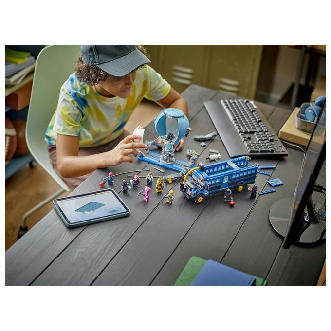 Lego 77073 Fortnite Bus della Battaglia Set da Costruzione 954 pezzi con 9 Minifigure eta' 10+