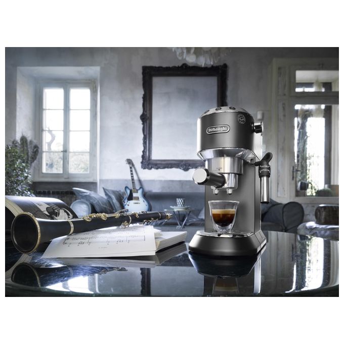 De'Longhi Dedica Style EC685.BK, Macchina Espresso Manuale, Nero-Cromo, 1.1L