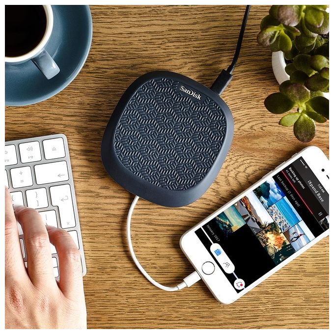 Sandisk iXpand Base per la Ricarica e il Backup di iPhone-iPad da 32Gb