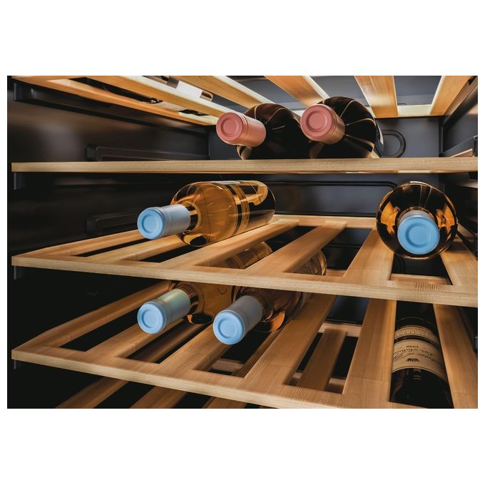 Candy CWC 200 EELW-N Vino Cantina 81 Bottiglie Classe energetica A 12 ripiani in Legno + 1 wine rack Wifi 146 cm Nero