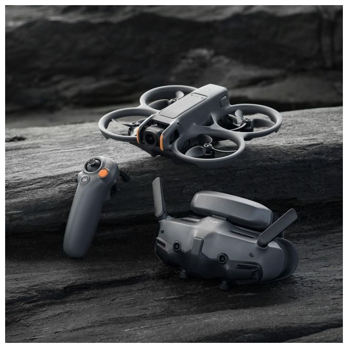 DJI Avata 2 Fly More Combo Drone FPV con Fotocamera 4K Paraeliche Integrati 360 Semplificati con una Sola Pressione Goggles 3 e RC Motion 3 Inclusi