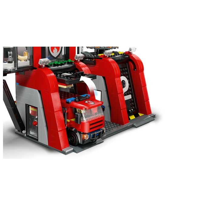 LEGO City 60414 Caserma dei Pompieri e Autopompa con Camion Giocattolo, 6 Minifigure, Cane e Accessori, Gioco per Bambini 6+