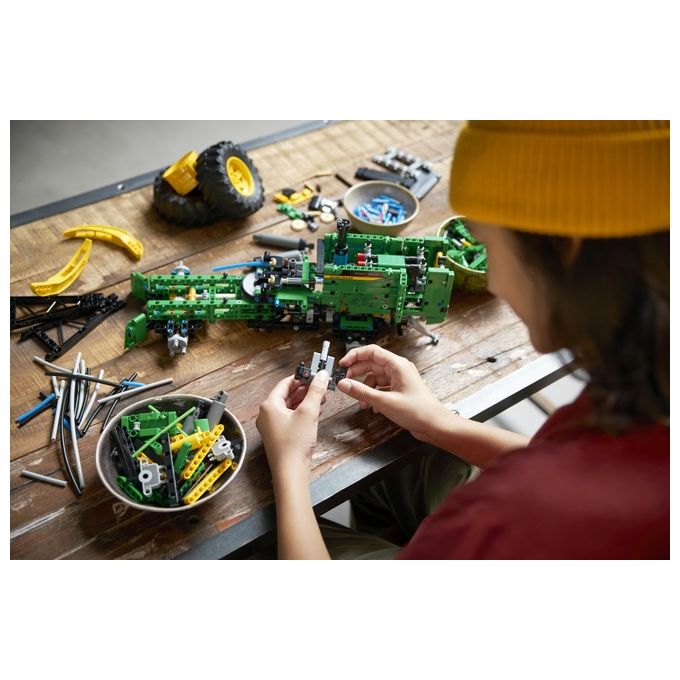 LEGO Technic 42157 Trattore John Deere 948L-II, Modellino da Costruire di Veicolo Giocattolo con Funzioni Pneumatiche e 4WD