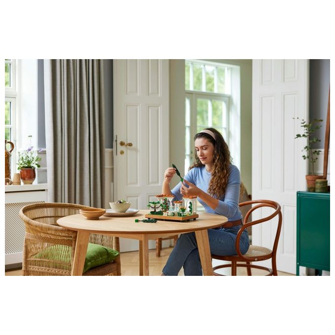 LEGO Icons 10359 - Giardino con Fontana, Set da Costruzione Decorativo 1302 Pezzi, Fontana a 2 Livelli, Pergolati Fioriti, Moduli Personalizzabili, Eta' 18+