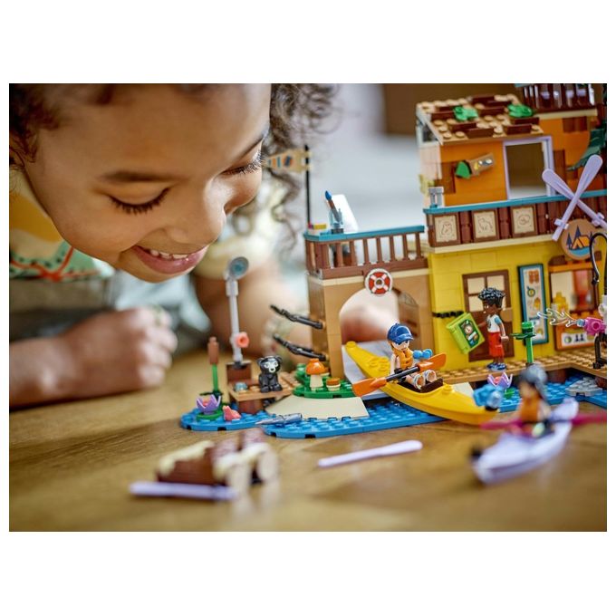 LEGO Friends 42626 Campo Avventura Sport Acquatici Giochi di Ruolo Educativi per Bambine e Bambini da 7 Anni con Molo e Campeggio Giocattolo da Costruire Accessori e 3 Personaggi Idea Regalo