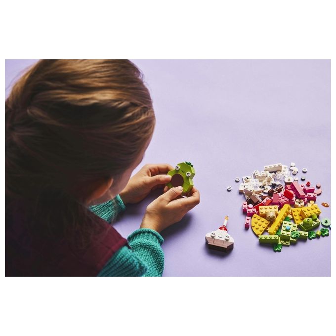 LEGO Classic Alimenti Creativi Piccolo Set di Giochi di Fantasia per Bambini e Bambine da 4 Anni in su con Cibo Giocattolo in Plastica da Costruire e Ricostruire in Altre Forme Idea Regalo 11039