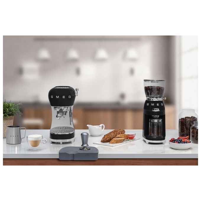Smeg ECF02BLEU Macchina da Caffe' Espresso Made in Italy Nero