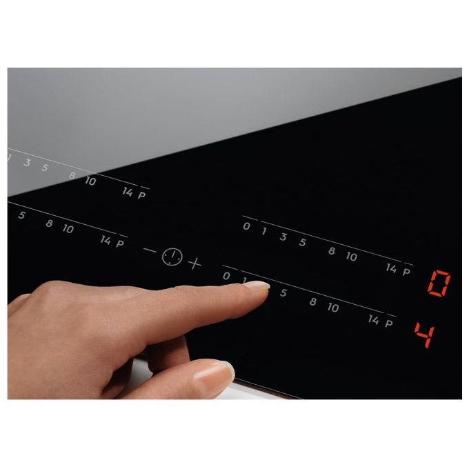 Electrolux EIT81443 Piano cottura a Induzione in Vetroceramica 4 Zone 80 cm Connessione Hob2Hood Nero