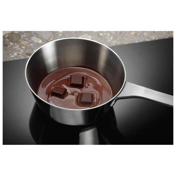 Electrolux EIT81443 Piano cottura a Induzione in Vetroceramica 4 Zone 80 cm Connessione Hob2Hood Nero