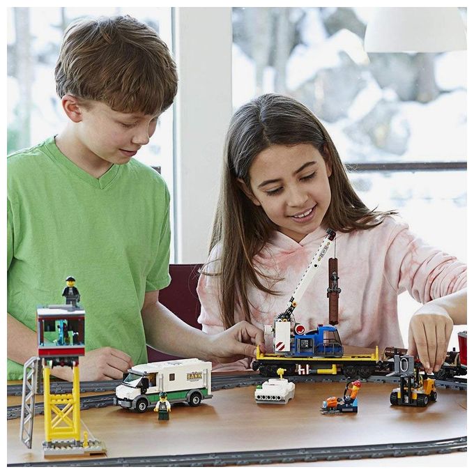 LEGO City Treno Merci, Giocattolo Telecomandato con Locomotore Motorizzato con Bluetooth RC a 10 Velocita', 3 Carrozze, Binari, Minifigure e Accessori