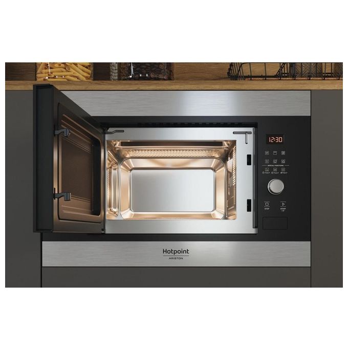 Hotpoint MF20G IX HA Microonde con Grill Capacita' 20 Litri Potenza 800W Apertura con pulsante a bandiera Auto Cook Scongelamento Nero-Acciaio Inox