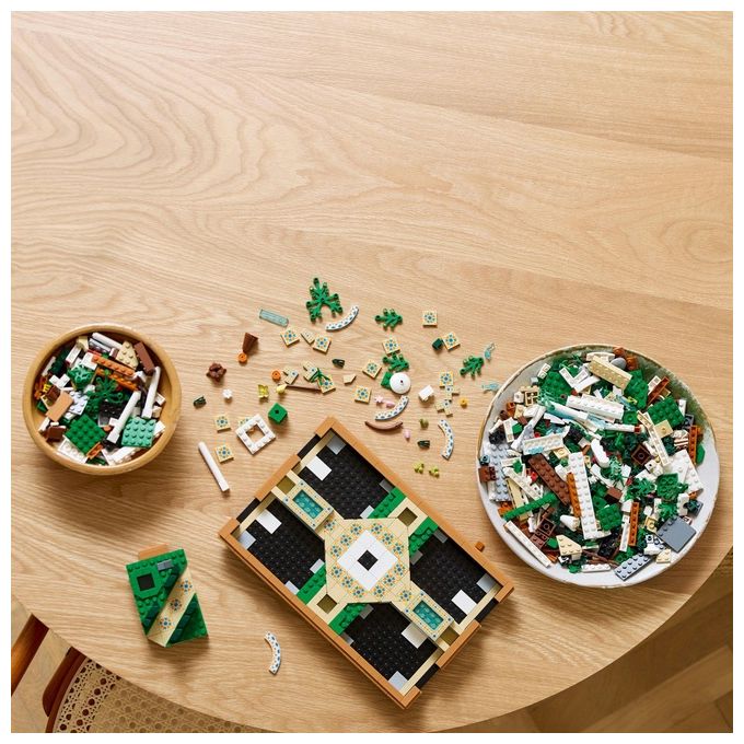 LEGO Icons 10359 - Giardino con Fontana, Set da Costruzione Decorativo 1302 Pezzi, Fontana a 2 Livelli, Pergolati Fioriti, Moduli Personalizzabili, Eta' 18+
