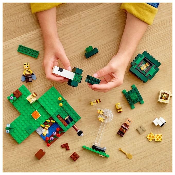 LEGO Minecraft La Fattoria delle Api