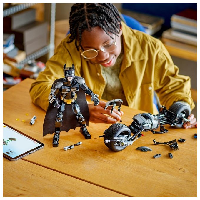 LEGO DC Il Personaggio Costruibile di Batman con Bat-Pod Moto e Action Figure Giocattolo da Il Cavaliere Oscuro da Costruire Regalo da Supereroi per Bambini Bambine e Adulti da Collezione 76273