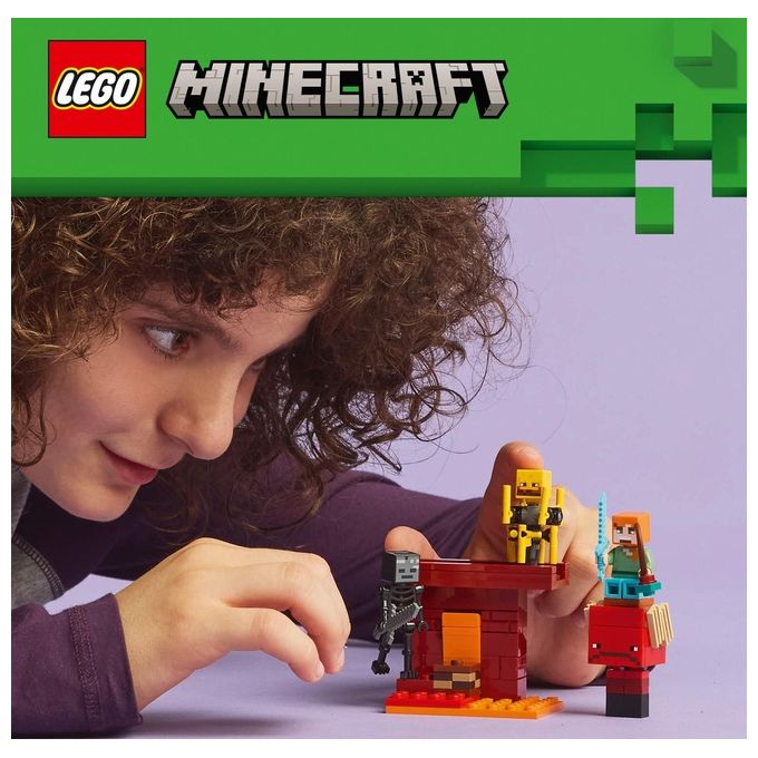 LEGO Minecraft Battaglia sul Ponte del Nether Gioco d'Avventura per Bambini e Bambine da 6 Anni Piccolo Set da Costruire con Funzioni e 4 Personaggi del Videogioco Idea Regalo di Compleanno 21266