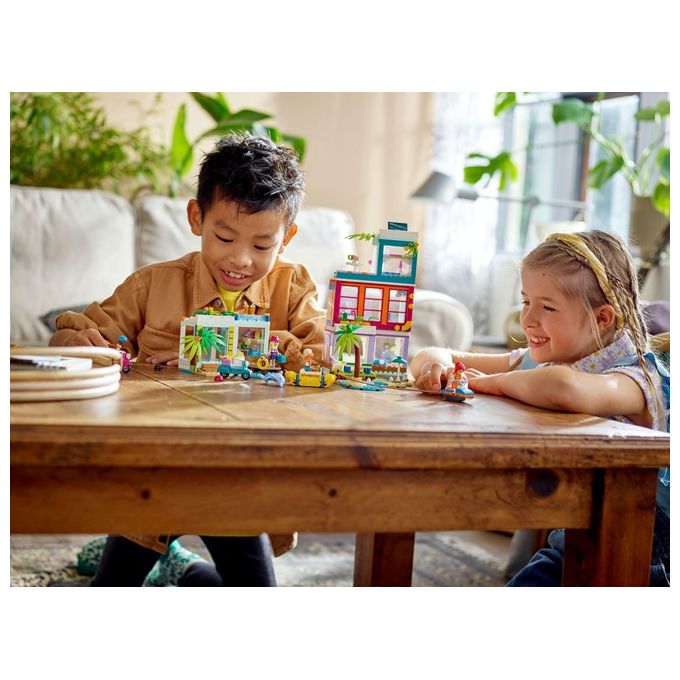 LEGO 41709 LEGO Friends Set da costruzione 686 pezzi 4 minifigure casa modulare con piscina e molo colore Multicolore