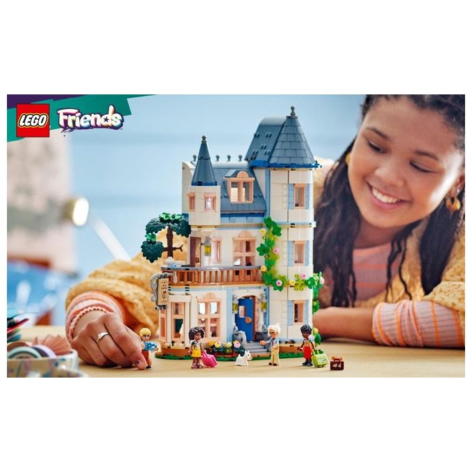 LEGO Friends Bed And Breakfast al Castello Giochi per lo Sviluppo Sociale per Bambine e Bambini da 12 Anni Hotel Giocattolo da Costruire Albergo a 3 Paini con 4 Personaggi Cane e Accessori 42638