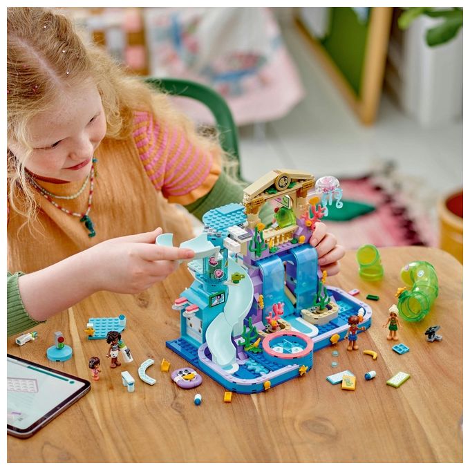 LEGO 42630 Friends Parco Acquatico di Heartlake City Giochi Creativi per Bambine e Bambini da 8 Anni in su da Costruire con Scivoli per l'Acqua 4 Personaggi e Accessori Idee Regalo di Compleanno
