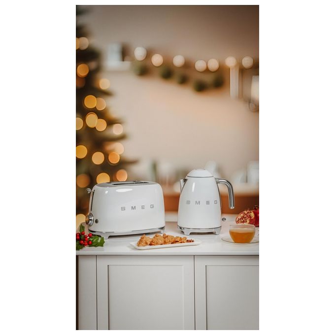 Smeg KLF03WHEU Estetica 50's Style Bollitore Elettrico Capacita' 1,7 Litri 7 Tazze Potenza 2400 W Bianco